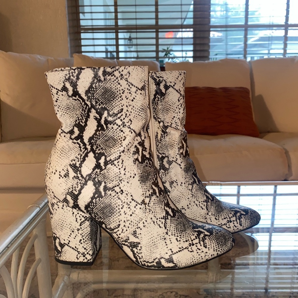 9.5 Steve Madden snake skin boots